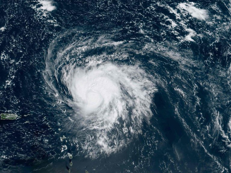 L’ouragan Lee tourne vers le nord sur une trajectoire qui le mènera au-delà des Bermudes en visant le Canada atlantique