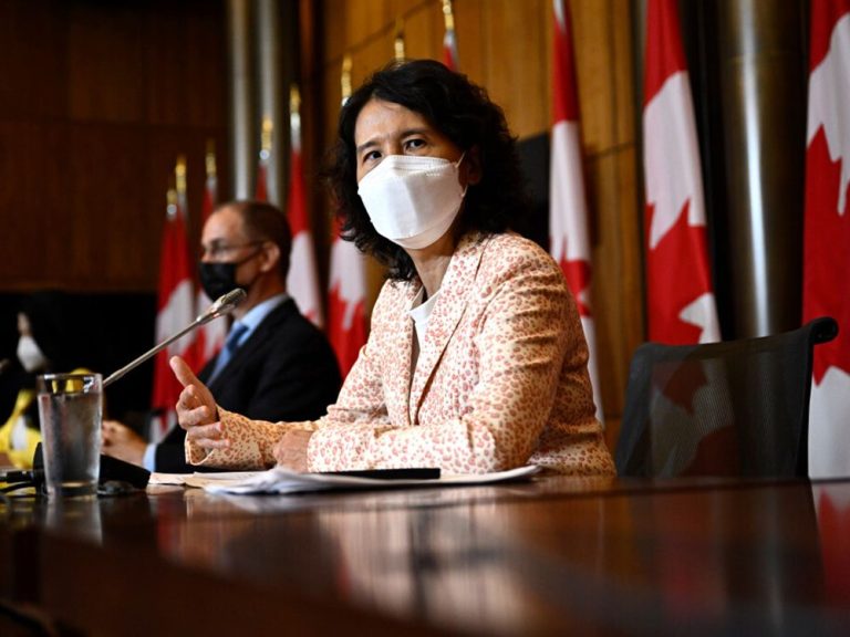 Theresa Tam recommande des masques et des vaccins COVID mis à jour cet automne