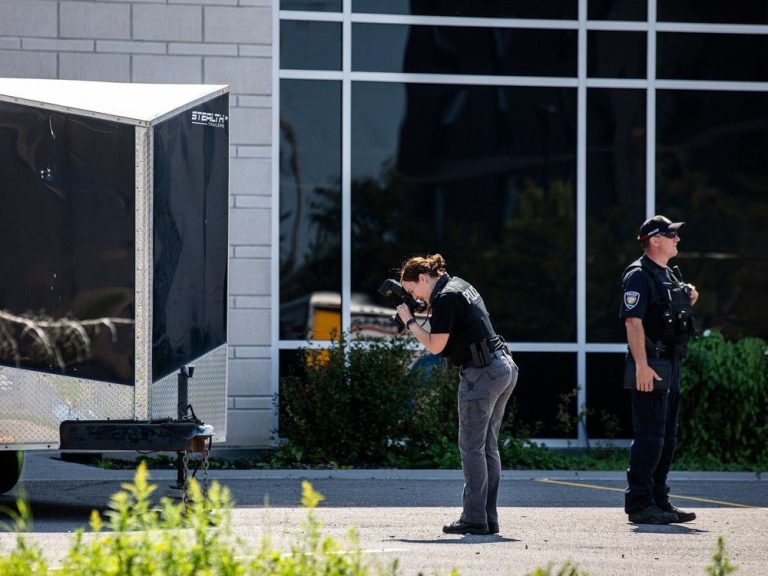 Les détails restent rares sur la fusillade de masse à Ottawa