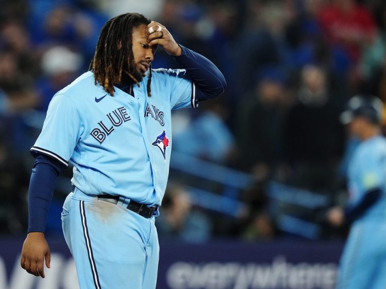 SIMMONS : La saison des Blue Jays est pratiquement terminée grâce au balayage des Rangers