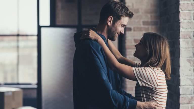 Premier aperçu de "Wilderness": Oliver Jackson-Cohen tente de sauver son mariage avec Jenna Coleman (VIDEO)
