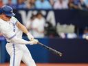 Les Blue Jays de Toronto ont activé le joueur de champ intérieur Matt Chapman de la liste des blessés pour le match de jeudi contre les Rangers du Texas en visite.  Chapman a été inscrit sur la liste des blessés le 28 août en raison d'une entorse au majeur droit.  Chapman (26 ans) réussit un home run en solo contre les Angels de Los Angeles lors de la deuxième manche de l'action de baseball de la Ligue américaine MLB à Toronto le vendredi 28 juillet 2023.