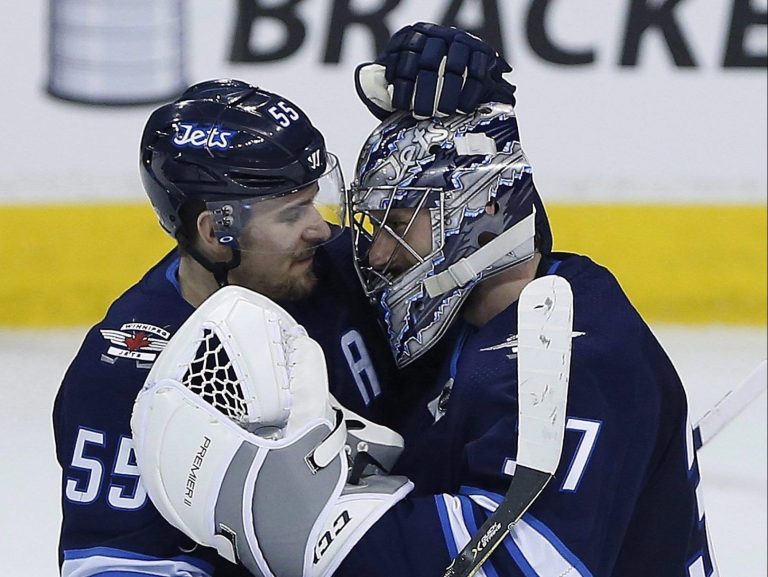 Les coéquipiers des Jets soulagés Mark Scheifele et Connor Hellebuyck n’ont pas été échangés