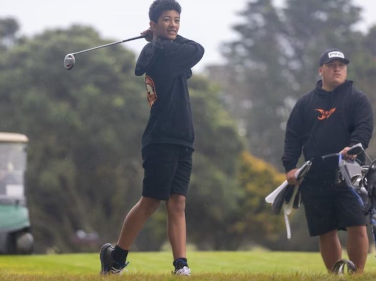 Un jeune de 12 ans est devenu champion national de golf après avoir joué seulement 3 rondes complètes