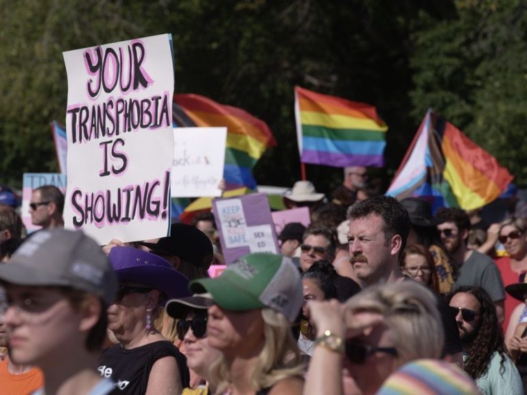 Un défenseur des enfants de la Saskatchewan affirme que la politique sur les pronoms dans les écoles viole les droits