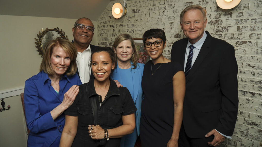 Erin Moriarty, Neeraj Khemlani, Anne-Marie Green, Judy Tygard, Jericka Duncan et Peter Van Sant lors de la célébration du 35e anniversaire des « 48 heures »