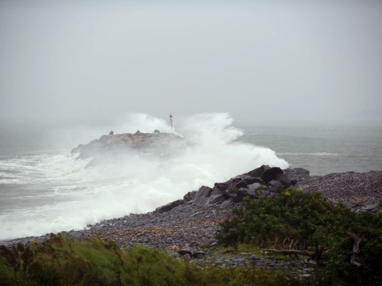 Désormais une tempête post-tropicale, Lee se dirige vers le golfe du Saint-Laurent