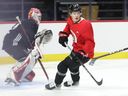 Ridly Greig s'entraîne hier lors de l'entraînement des recrues des Sénateurs au Centre Canadian Tire.