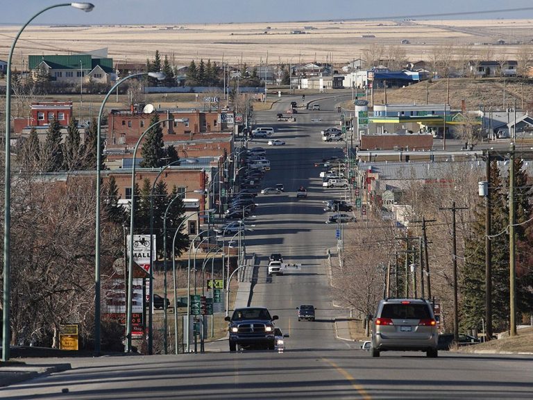 Une ville du sud de l’Alberta met fin à la prohibition de l’alcool un siècle après la province