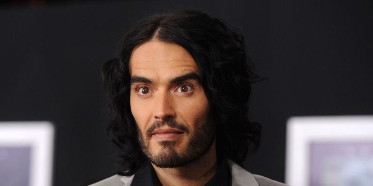 Russell Brand fait face à des allégations de viol, d'agression sexuelle et de comportement abusif
