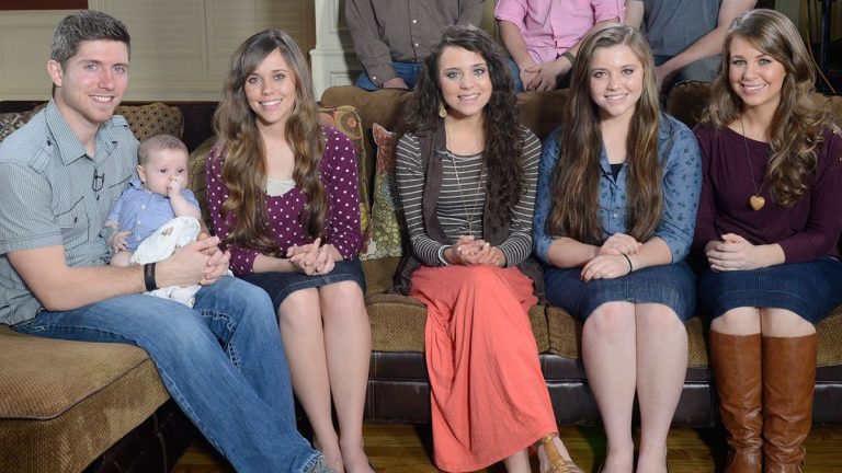 BEN SEEWALD, JESSA SEEWALD, JINGER DUGGAR, JOY DUGGAR, JANA DUGGAR; (REAR) JOHN DAVID DUGGAR, JOSIAH DUGGAR, JOSEPH DUGGAR in interview.