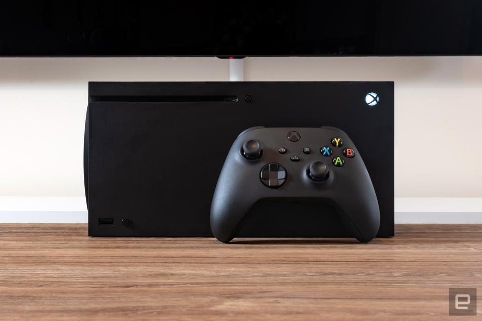 Console Xbox Series X et manette sans fil Xbox