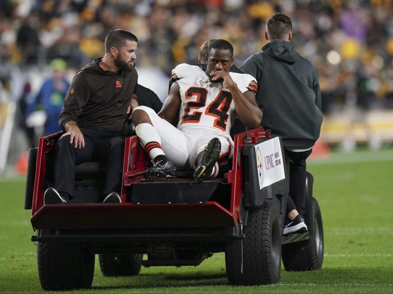 La star des Browns, Chubb, a quitté le terrain après s’être blessée au genou contre les Steelers