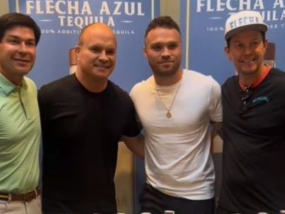 3 AMIGOS : Mark Wahlberg renforce la marque d’alcool à Toronto avec Tie et Max Domi à ses côtés