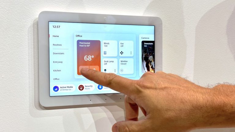 Amazon Echo Hub pratique : centrale pour la maison intelligente