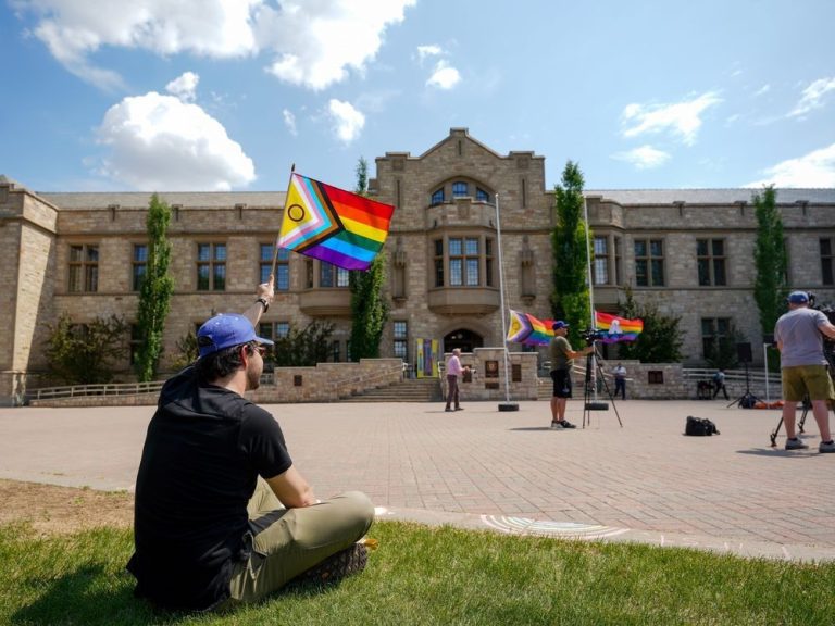 Le tribunal entend les arguments concernant l’injonction relative à la politique sur les pronoms scolaires de la Saskatchewan