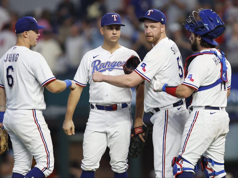 Les Rangers en quête des séries éliminatoires ont réussi 4 circuits lors de leur retour contre les Red Sox