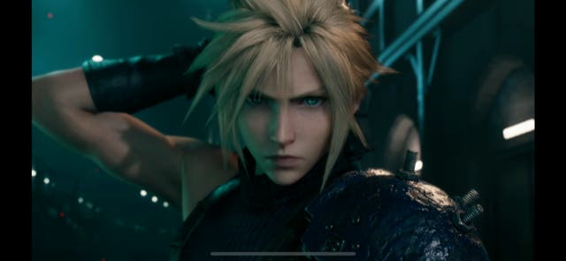 Gros plan sur Cloud dans la cinématique de Final Fantasy 7 Ever Crisis