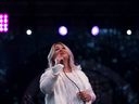 Jann Arden se produit à Saskatoon, le 30 juin 2019. (Saskatoon StarPhoenix/Kayle Neis)