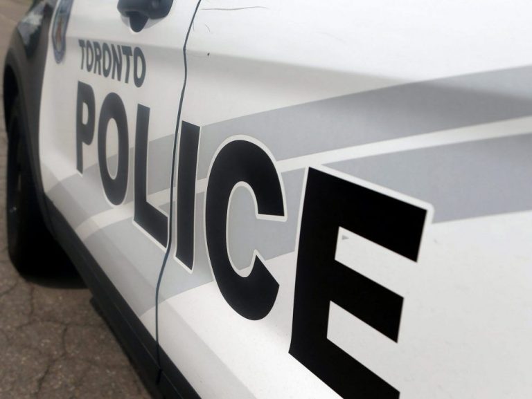 Deux policiers de Toronto accusés dans des incidents distincts