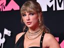 La chanteuse Taylor Swift arrive pour les MTV Video Music Awards au Prudential Center de Newark, NJ, le 12 septembre 2023. 