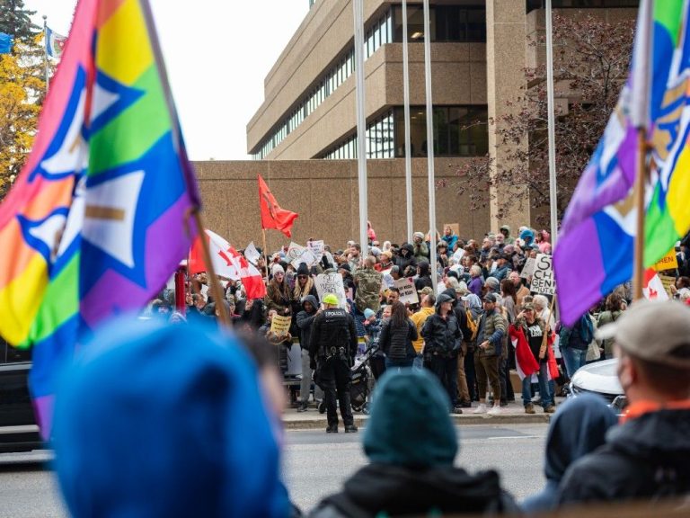 Un sondage révèle que les politiques trans canadiennes sont en décalage avec l’opinion publique