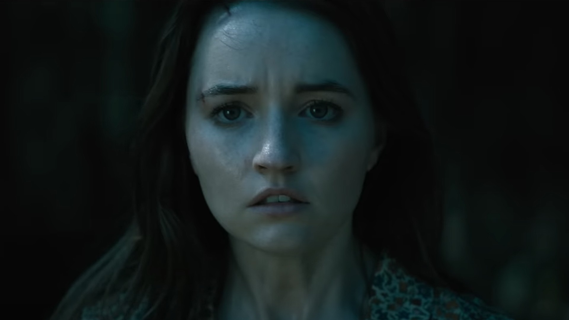 Kaitlyn Dever dans le rôle de Brynn dans Personne ne vous sauvera