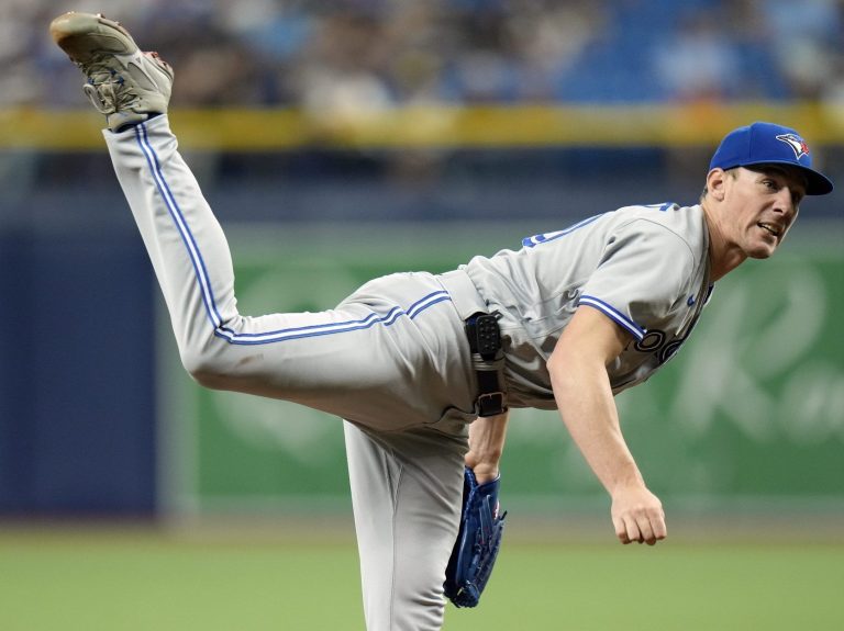 Les Blue Jays trouvent une pop tardive au Trop pour frapper les premiers dans une série critique contre les Rays