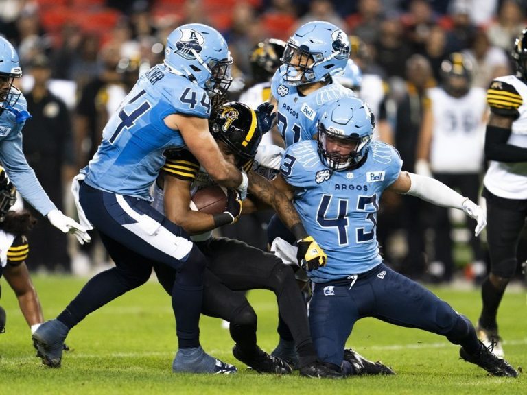 Kelly lance 2 passes de touché alors que les Argos remportent le balayage de la saison contre les Ticats