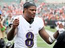 Lamar Jackson des Ravens de Baltimore célèbre après le match contre les Bengals de Cincinnati.