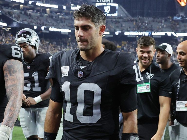 Jimmy Garoppolo des Raiders de Las Vegas est soumis à un protocole de commotion cérébrale après sa défaite contre les Steelers