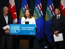 La première ministre Danielle Smith, le ministre des Finances Nate Horner et Jim Dinning, président de l'Alberta Pension Plan Report Engagement Panel, publient un rapport indépendant sur un éventuel régime de retraite de l'Alberta à Calgary le 20 septembre.