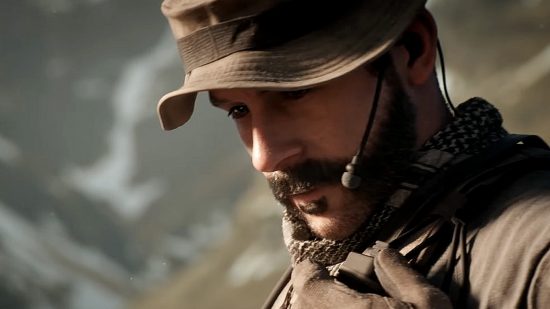 Le capitaine Price, joué par Barry Sloane dans le casting de Modern Warfare 3, porte son chapeau emblématique et sa pilosité faciale classique alors qu'il annonce de mauvaises nouvelles dans un casque.