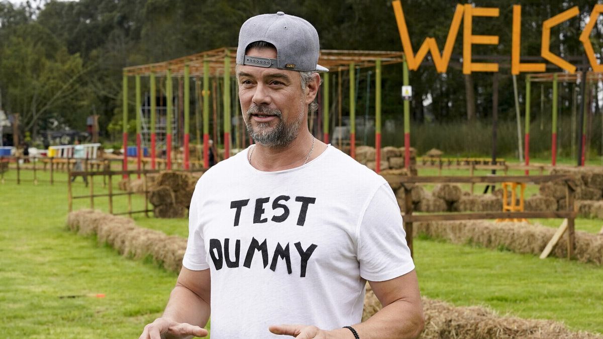 Après que Josh Duhamel ait partagé « aucune hésitation » à propos de se mettre nu pour des jeux entre amis, un nouvel extrait d'épisode expose le drame entre les reines du concours
