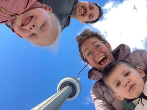 La famille Thomson à la Tour CN