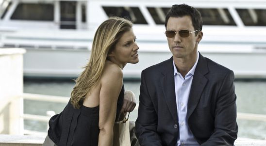 Tricia Helfer as Carla Baxter and Jeffrey Donovan as Michael Westen in