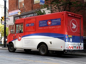 Un camion de Postes Canada.