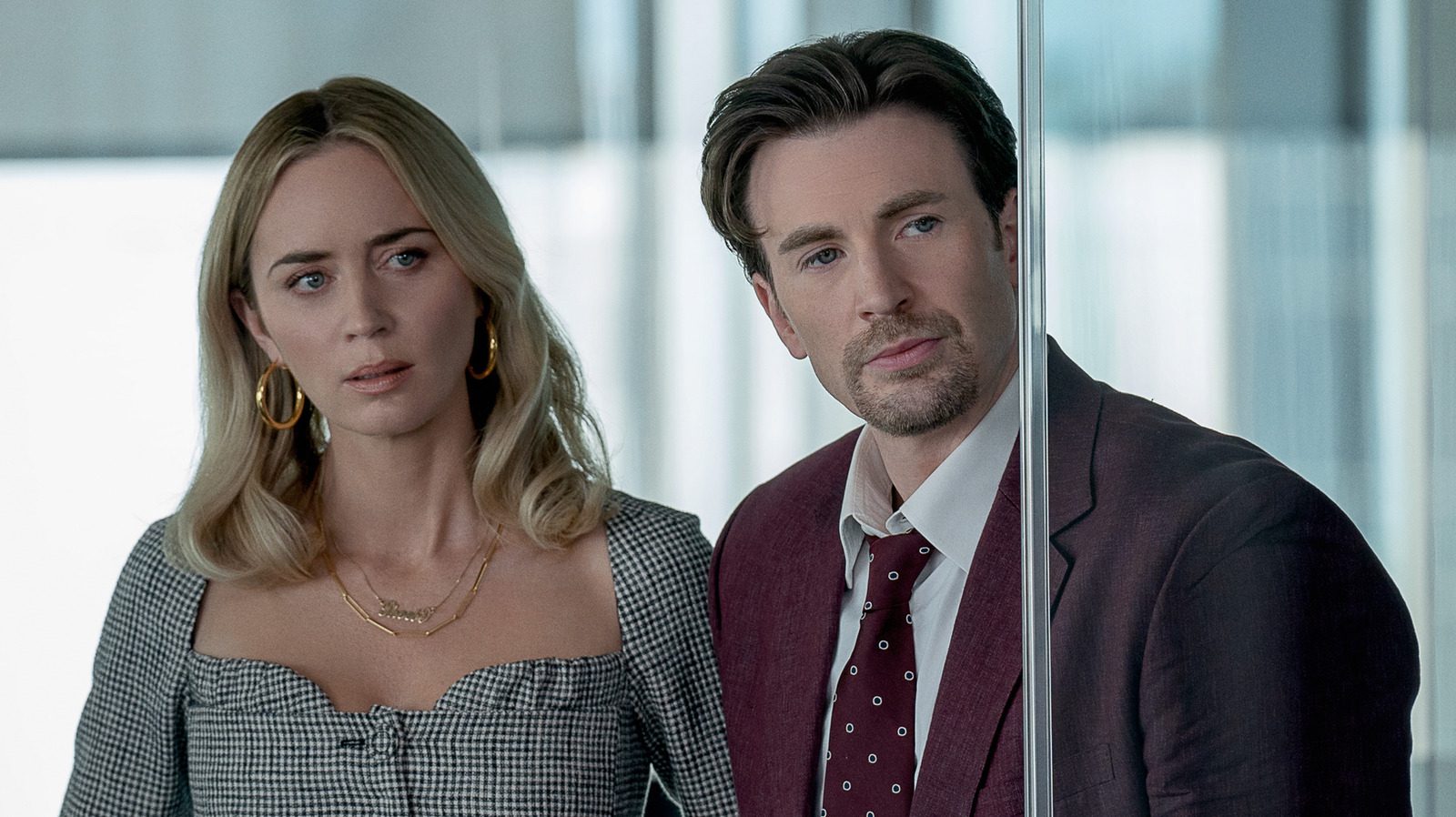 Emily Blunt et Chris Evans sont des représentants pharmaceutiques sauvages et fous dans la bande-annonce de Pain Hustlers
