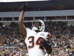 Jerome Ford des Cleveland Browns célèbre après avoir marqué une réception de touché contre les Steelers de Pittsburgh.