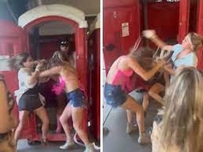 Quatre femmes ont été vues en train de se battre devant un stand de porta-pots lors d'un récent concert de Morgan Wallen.