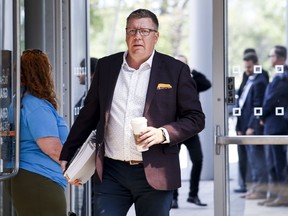 Scott Moe, premier ministre de la Saskatchewan, arrive à la réunion des premiers ministres canadiens et des organisations autochtones nationales à Winnipeg, le lundi 10 juillet 2023.