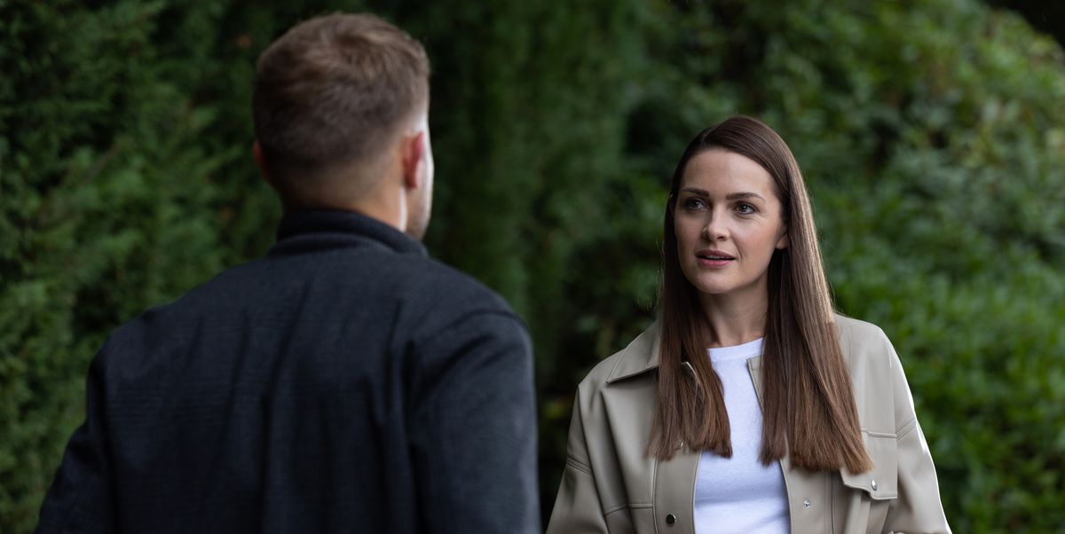 Hollyoaks diffuse un baiser surprise dans le scénario de Sienna Blake
