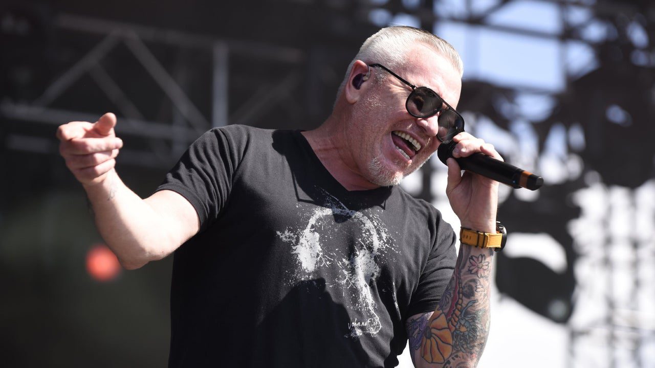 Hommages rendus au chanteur de Smash Mouth Steve Harwell, décédé à 56 ans
