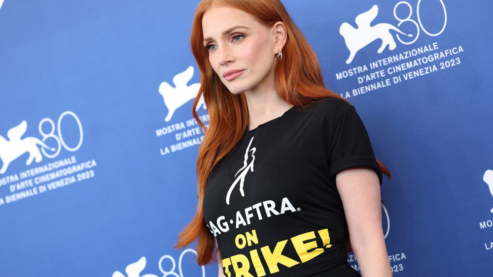 VENICE, ITALY - SEPTEMBER 08: Jessica Chastain attends a photocall for the movie "Memory" at the 80th Venice International Film Festival on September 08, 2023 in Venice, Italy. (Photo by Vittorio Zunino Celotto/Getty Images)