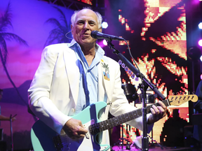 Jimmy Buffett se produit à l'after-party de la première de 