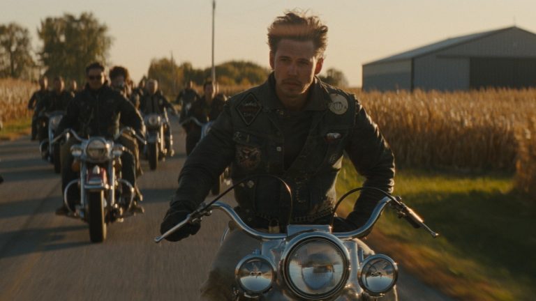 Jodie Comer, Austin Butler et Tom Hardy prennent la route dans la bande-annonce du festival Darling The Bikeriders
