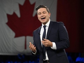 Le chef conservateur Pierre Poilievre s'adresse aux délégués au congrès du Parti conservateur à Québec, le vendredi 8 septembre 2023.