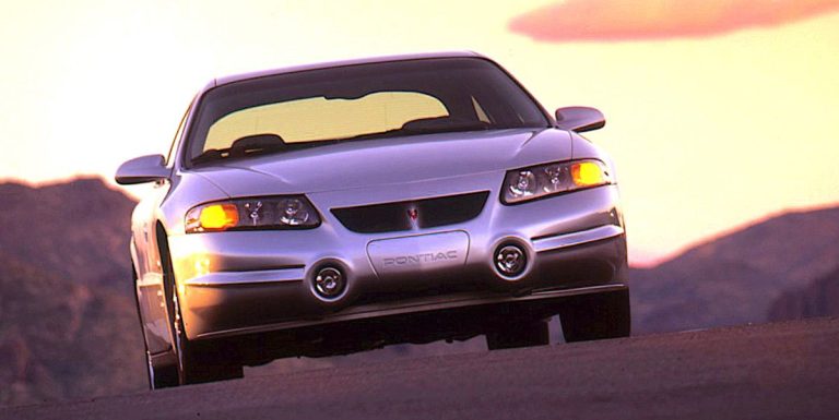 La Pontiac Bonneville SSEi 2000 suralimente la berline sport