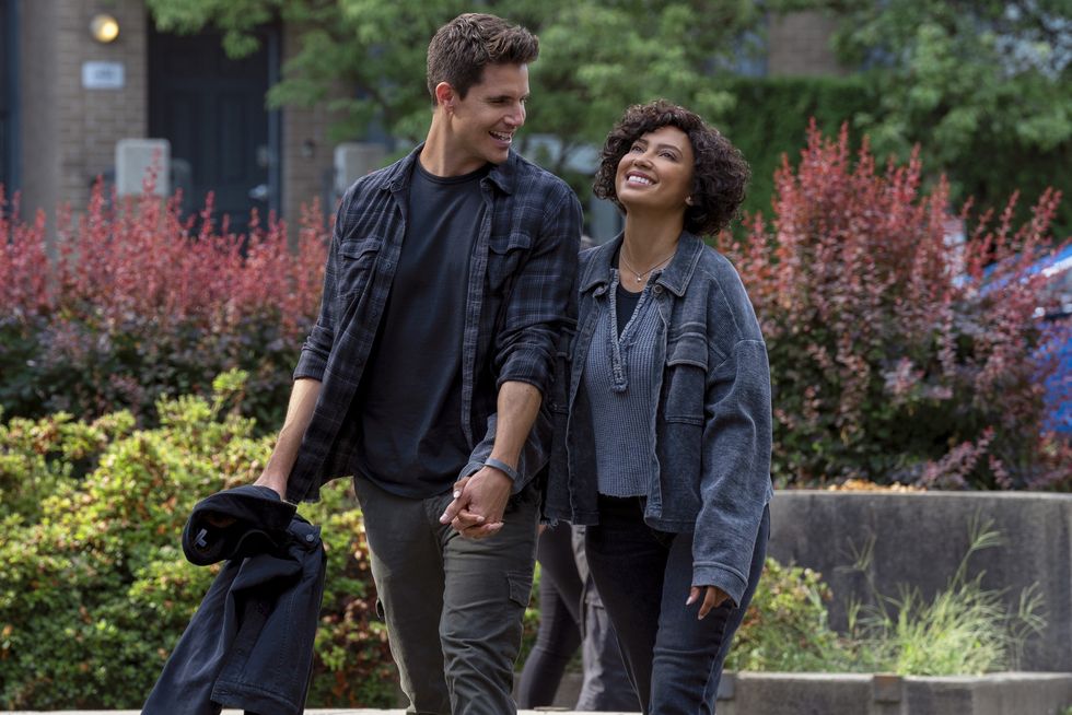 Robbie Amell, Andy Allo, téléchargez la saison 3