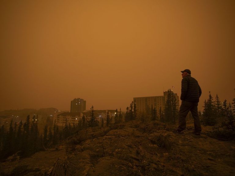 La fumée empêche Yellowknife de célébrer la bienvenue à la maison